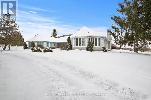 Elegant brick bungalow, entertainers dream! - 461 Campbells Side Road, Beckwith, ON - Outdoor