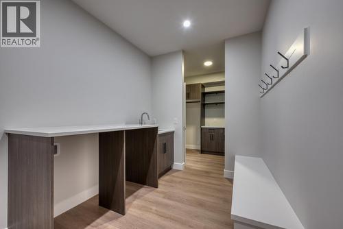 1030 Emslie Street, Kelowna, BC - Indoor Photo Showing Other Room