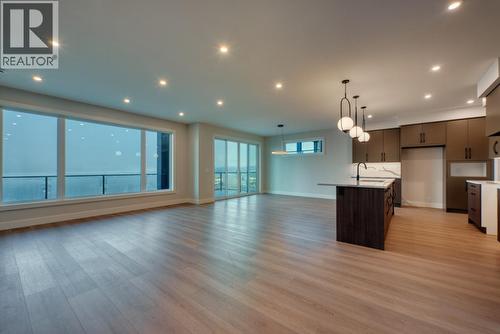1030 Emslie Street, Kelowna, BC - Indoor Photo Showing Kitchen