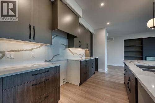 1030 Emslie Street, Kelowna, BC - Indoor Photo Showing Kitchen