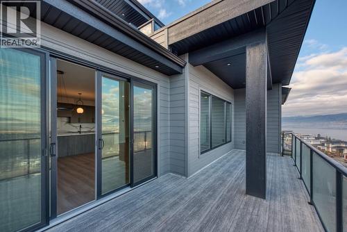 1030 Emslie Street, Kelowna, BC - Outdoor With Exterior