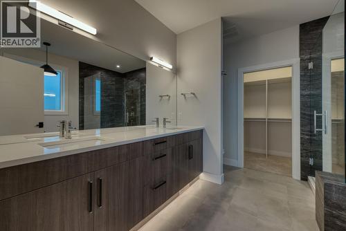 1030 Emslie Street, Kelowna, BC - Indoor Photo Showing Bathroom