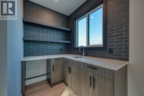 1030 Emslie Street, Kelowna, BC - Indoor Photo Showing Other Room