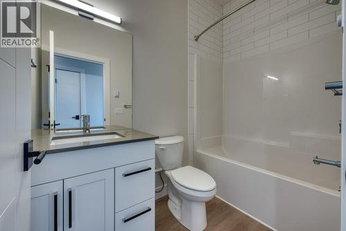 1030 Emslie Street, Kelowna, BC - Indoor Photo Showing Bathroom
