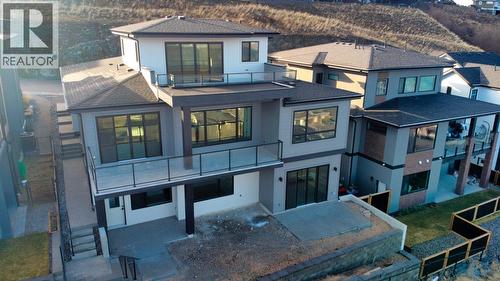 1030 Emslie Street, Kelowna, BC - Outdoor