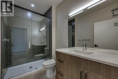1030 Emslie Street, Kelowna, BC - Indoor Photo Showing Bathroom