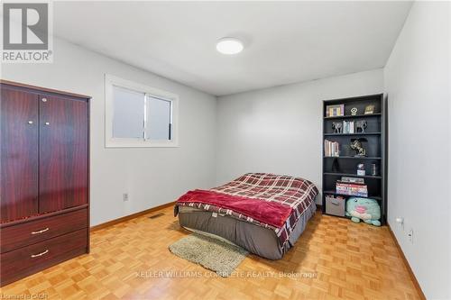 2 Morningstar Court, Hamilton, ON - Indoor Photo Showing Bedroom