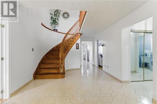 2 Morningstar Court, Hamilton, ON - Indoor Photo Showing Other Room