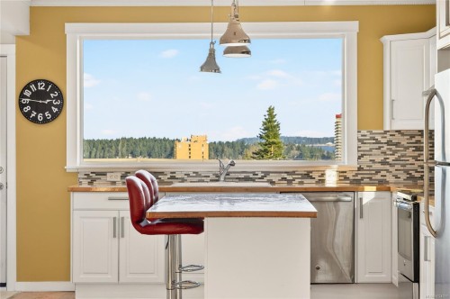 352 Kennedy St, Nanaimo, BC 