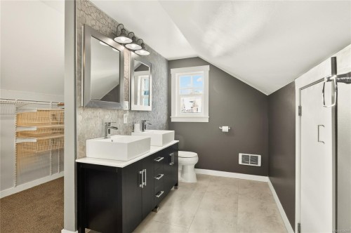 352 Kennedy St, Nanaimo, BC 