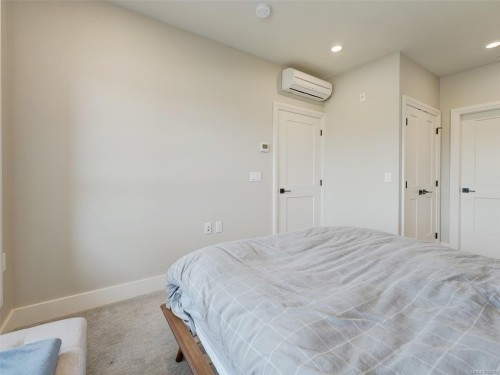 503-741 Travino Lane, Saanich, BC - Indoor Photo Showing Bedroom