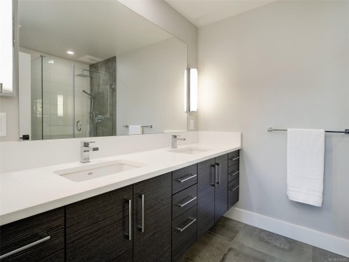503-741 Travino Lane, Saanich, BC - Indoor Photo Showing Bathroom