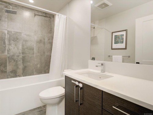 503-741 Travino Lane, Saanich, BC - Indoor Photo Showing Bathroom