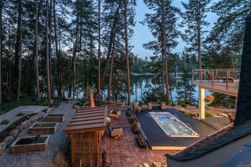 3973 Cove Rd, Ladysmith, BC 