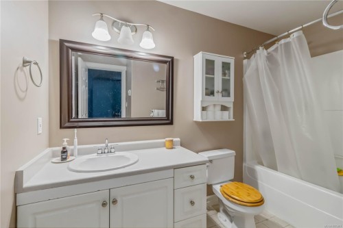 2562 Wentwich Rd, Langford, BC - Indoor Photo Showing Bathroom
