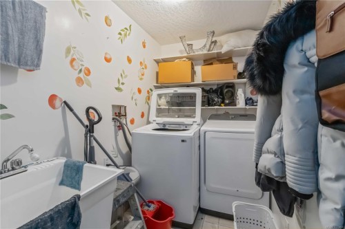 2562 Wentwich Rd, Langford, BC - Indoor Photo Showing Laundry Room