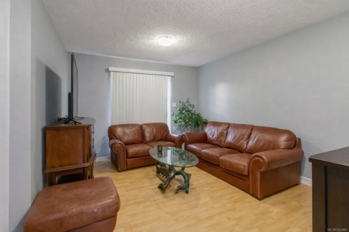 2562 Wentwich Rd, Langford, BC - Indoor Photo Showing Living Room