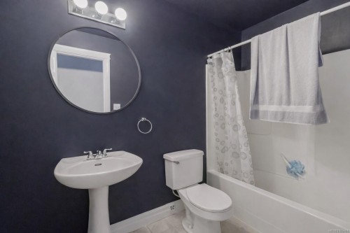 2562 Wentwich Rd, Langford, BC - Indoor Photo Showing Bathroom
