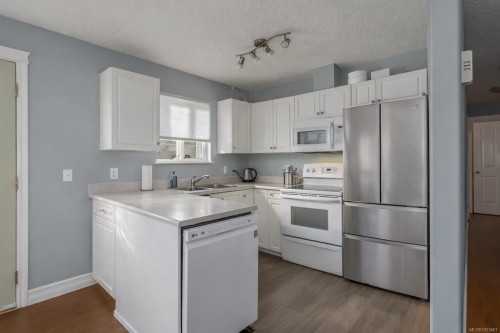 2562 Wentwich Rd, Langford, BC - Indoor Photo Showing Kitchen With Double Sink