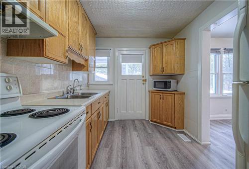 256 Limerick Road, Cambridge, ON - Indoor Photo Showing Kitchen With Double Sink