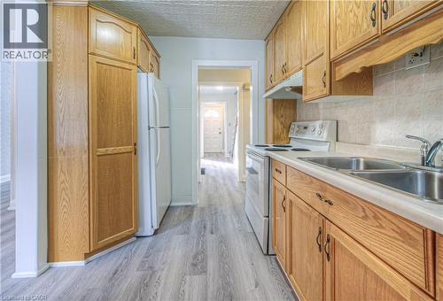 256 Limerick Road, Cambridge, ON - Indoor Photo Showing Kitchen With Double Sink