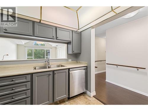 1045 Sutherland Avenue Unit# 323, Kelowna, BC - Indoor Photo Showing Kitchen With Double Sink