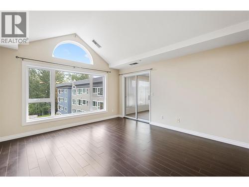 1045 Sutherland Avenue Unit# 323, Kelowna, BC - Indoor Photo Showing Other Room