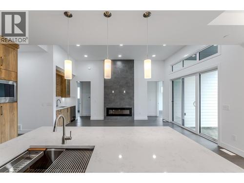 5586 Nixon Road, Summerland, BC - Indoor Photo Showing Kitchen With Upgraded Kitchen