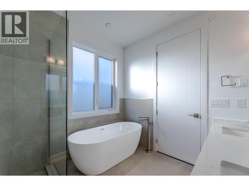 5586 Nixon Road, Summerland, BC - Indoor Photo Showing Bathroom