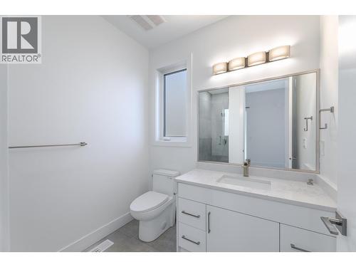 5586 Nixon Road, Summerland, BC - Indoor Photo Showing Bathroom