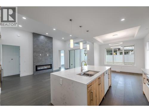 5586 Nixon Road, Summerland, BC - Indoor Photo Showing Kitchen With Upgraded Kitchen