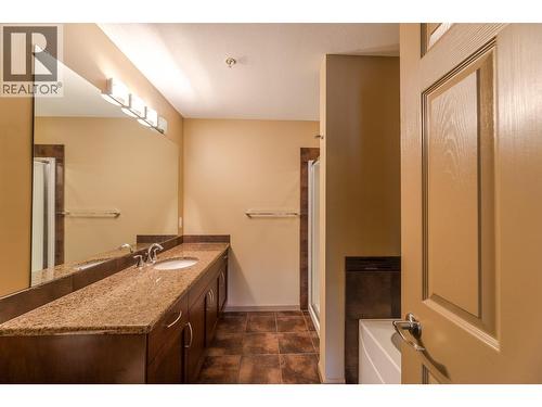 3589 Skaha Lake Road Unit# 204, Penticton, BC - Indoor Photo Showing Bathroom