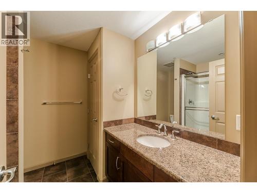 3589 Skaha Lake Road Unit# 204, Penticton, BC - Indoor Photo Showing Bathroom