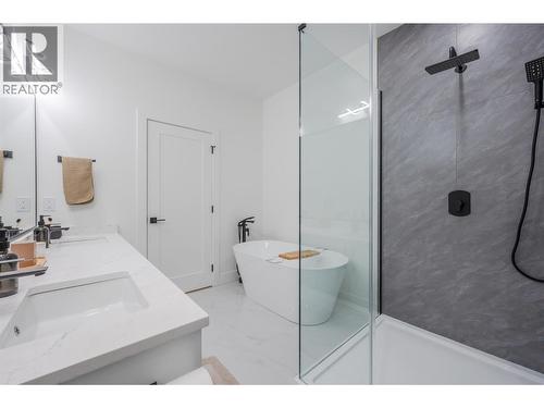 194 Maple Place Unit# 3, Oliver, BC - Indoor Photo Showing Bathroom