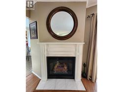 Cozy fireplace adds great ambiance - 