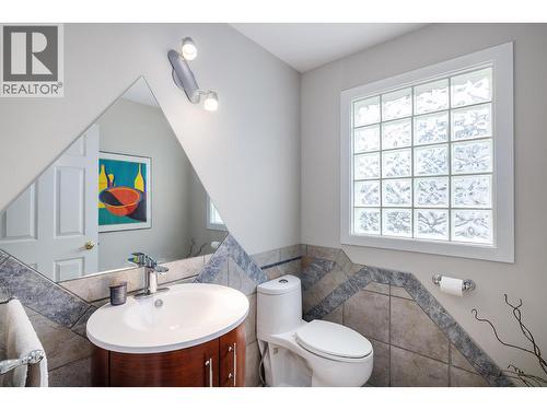 2761 Olalla Road, West Kelowna, BC - Indoor Photo Showing Bathroom
