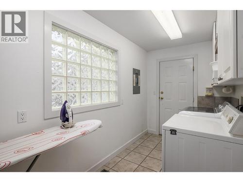 2761 Olalla Road, West Kelowna, BC - Indoor Photo Showing Laundry Room