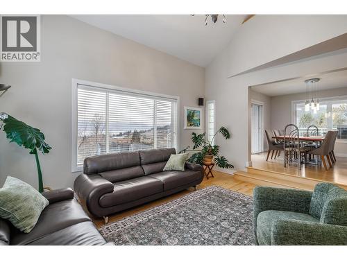 2761 Olalla Road, West Kelowna, BC - Indoor Photo Showing Living Room