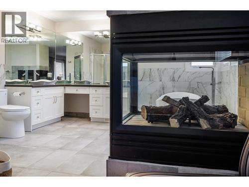 2761 Olalla Road, West Kelowna, BC - Indoor Photo Showing Bathroom