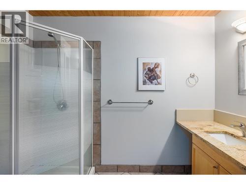 2761 Olalla Road, West Kelowna, BC - Indoor Photo Showing Bathroom