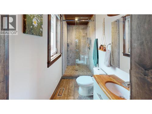 402A 6Th Avenue, Fernie, BC - Indoor Photo Showing Bathroom