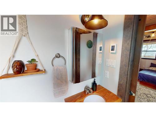 402A 6Th Avenue, Fernie, BC - Indoor Photo Showing Bathroom