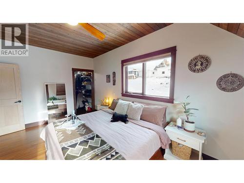 402A 6Th Avenue, Fernie, BC - Indoor Photo Showing Bedroom
