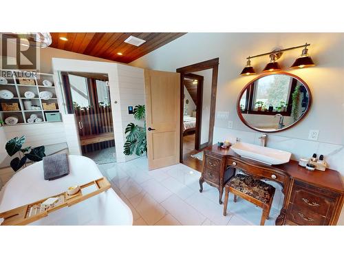 402A 6Th Avenue, Fernie, BC - Indoor Photo Showing Bathroom