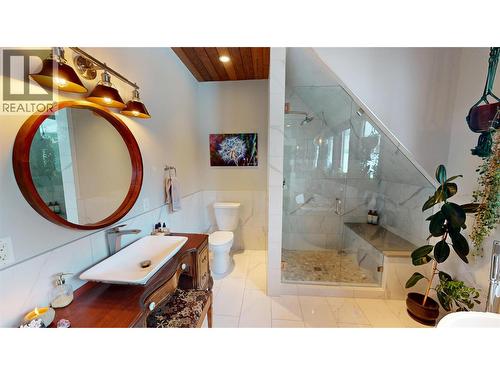 402A 6Th Avenue, Fernie, BC - Indoor Photo Showing Bathroom