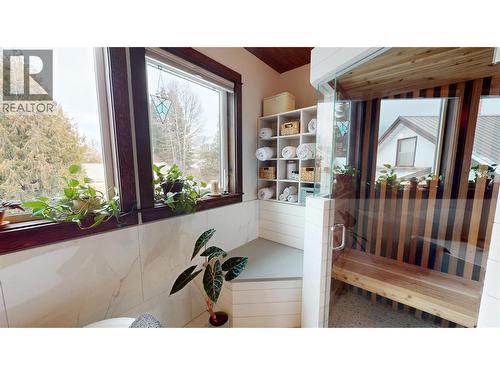 402A 6Th Avenue, Fernie, BC - Indoor Photo Showing Other Room