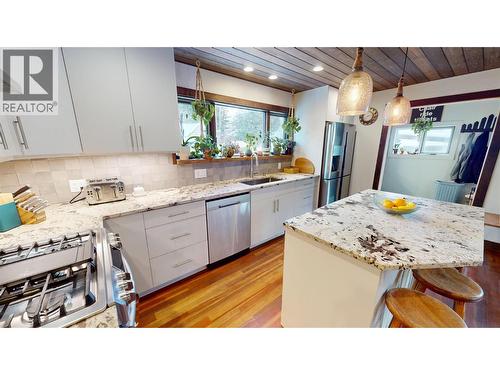 402A 6Th Avenue, Fernie, BC - Indoor Photo Showing Kitchen