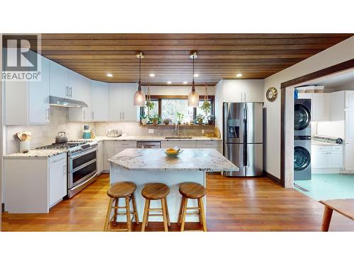 402A 6Th Avenue, Fernie, BC - Indoor Photo Showing Kitchen With Upgraded Kitchen