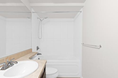 706-1075 Sunset Drive, Kelowna, BC - Indoor Photo Showing Bathroom