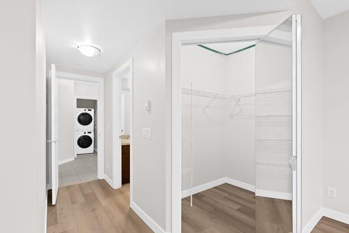 706-1075 Sunset Drive, Kelowna, BC - Indoor Photo Showing Other Room